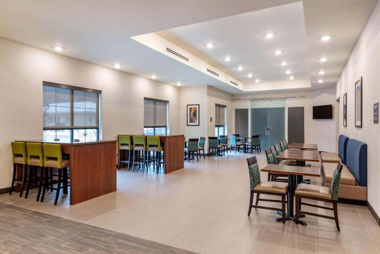 Comfort Suites Ньюнан Екстер'єр фото